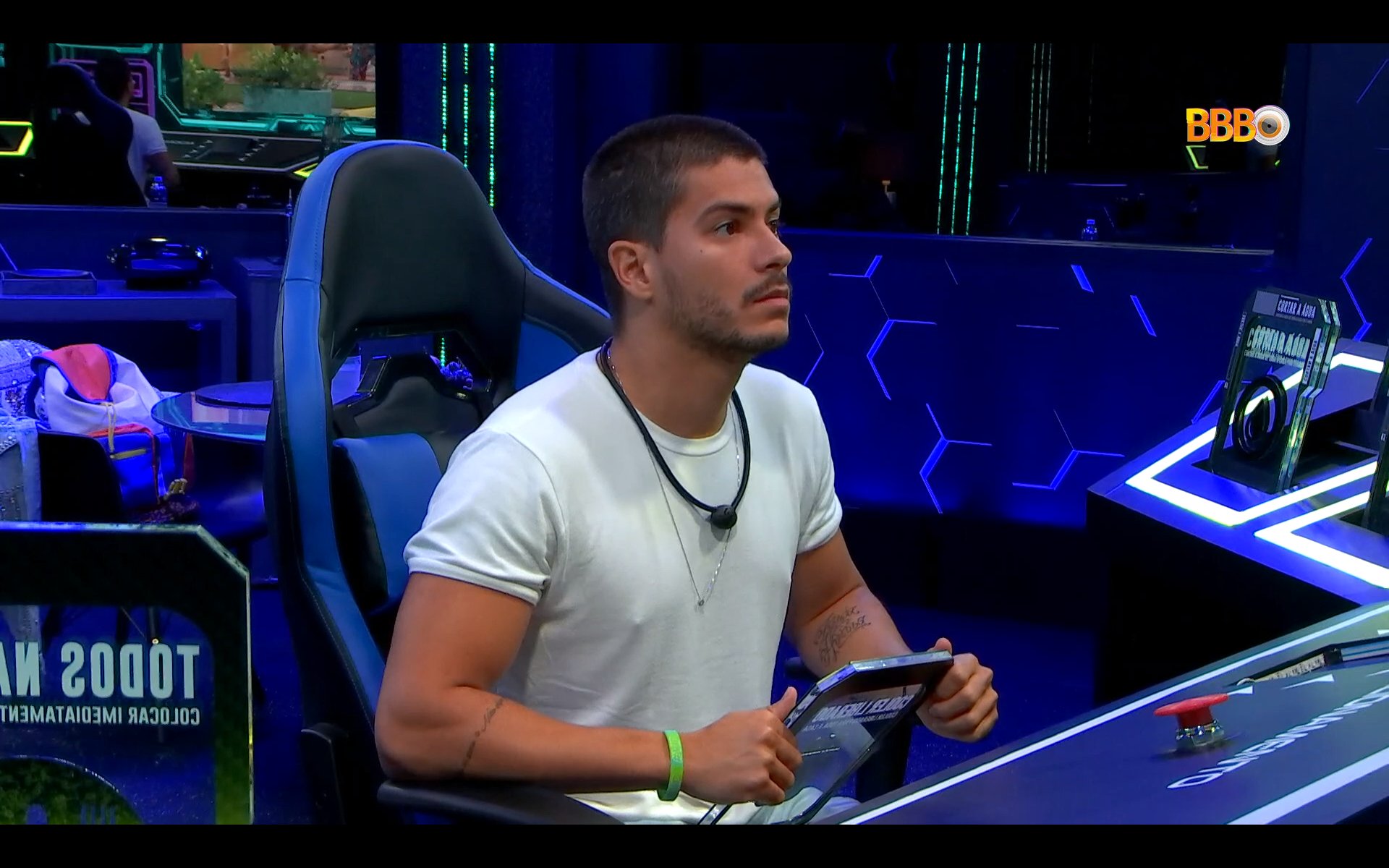 Arthur retornará do paredão falso após 36 horas em quarto secreto, avisa Boninho