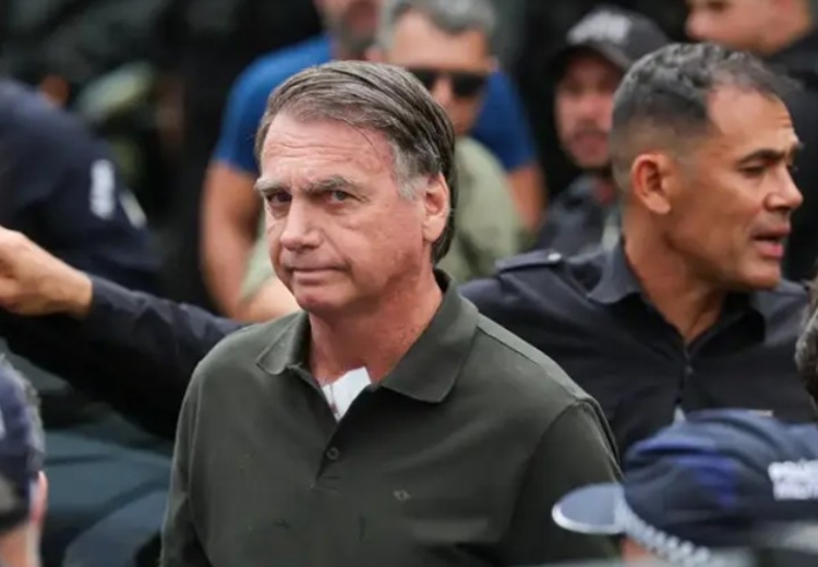 União tem 48 horas para suspender servidores e veículos usados por Bolsonaro