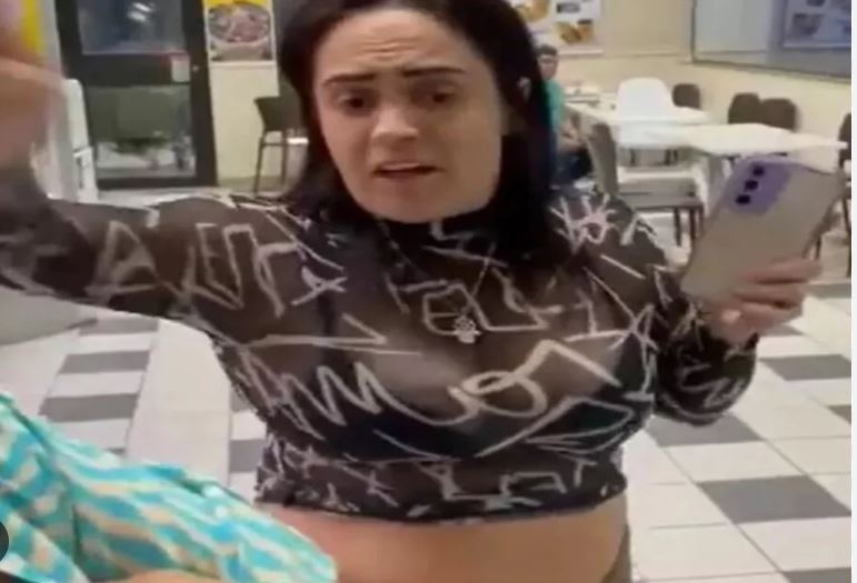 Polícia investiga ligação de mulher acusada de racismo com criminosos: "Casada com milícia"