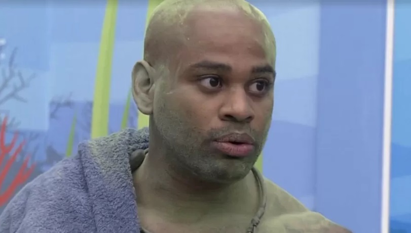 Vídeo: Cezar diz que Larissa está com Fred por interesse: 'bonito ele não é'