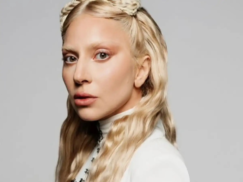 Sumiço de banner do show de Lady Gaga no Rio preocupa fãs; entenda 