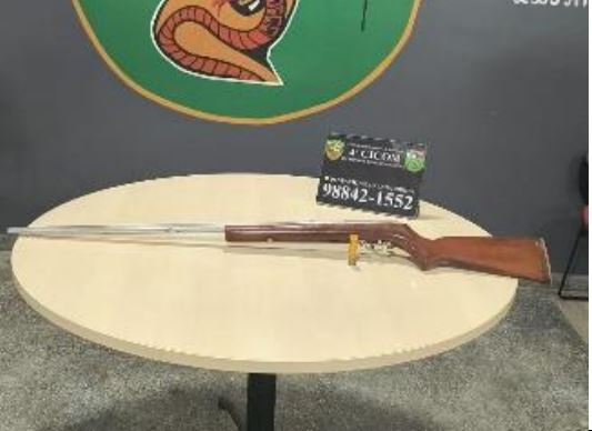 Armado com espingarda, homem é preso após sair atirando em rua de Manaus 