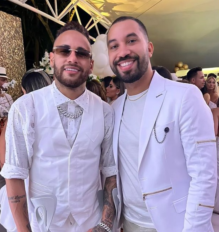 Gil do Vigor sai em defesa de Neymar e lembra apoio do jogador quando sofreu homofobia