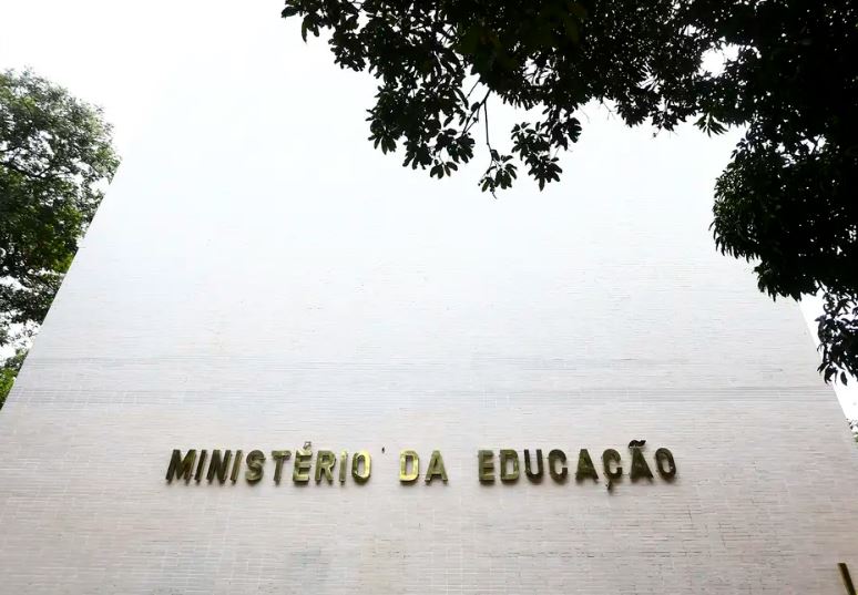 Ebserh divulga edital de concurso com 545 vagas