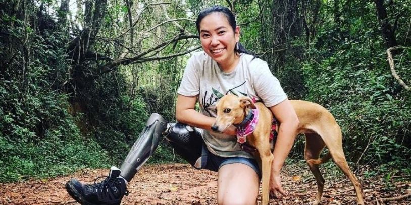 Bióloga perde perna em ataque de jacaré no Amazonas e conta como escapou com vida do animal