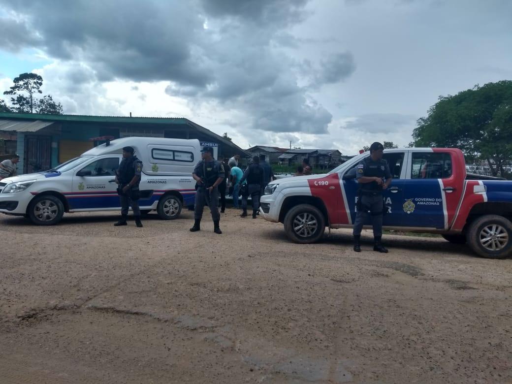 Família tenta invadir julgamento no Amazonas e policial acaba mordido