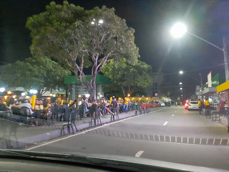 Novo decreto amplia horário de flutuantes, bares e eventos no Amazonas