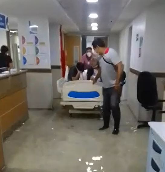 Pacientes são transferidos após chuva alagar hospital do Hapvida em Manaus