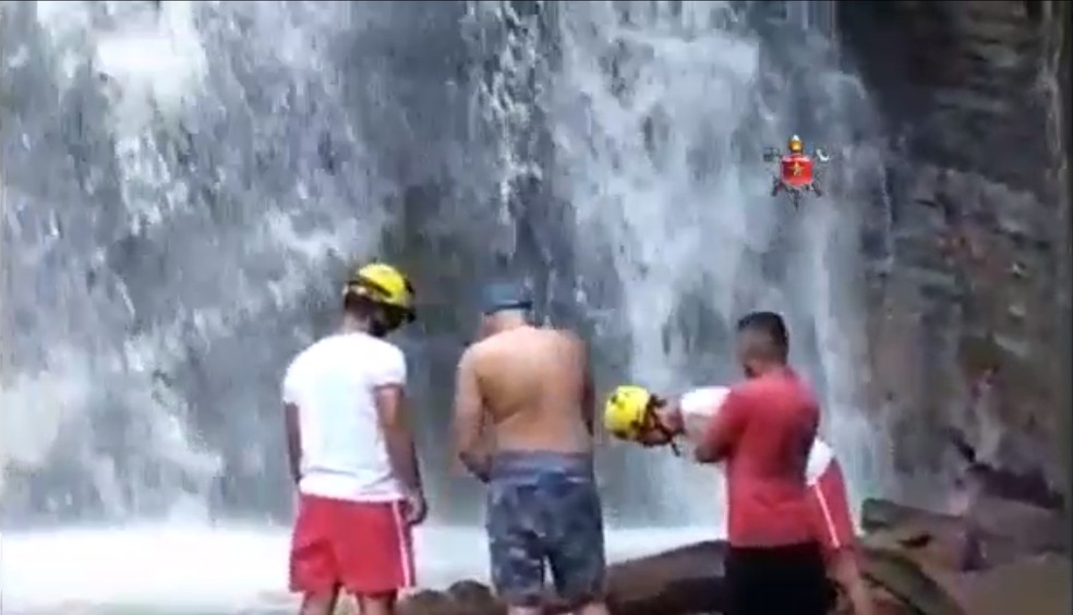 Homem morre ao tentar tirar selfie em Cachoeira e ser arrastado pela correnteza