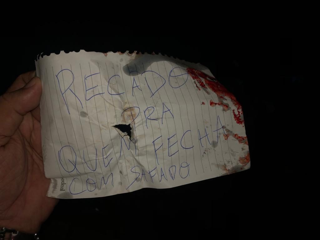 Assassinos deixam bilhete junto ao corpo de detento executado a tiros em Manaus