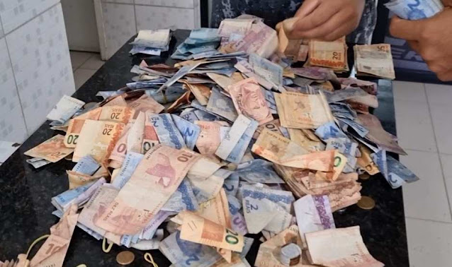 Homem rouba carro de padre e distribui R$ 10 mil de dízimo em comunidade