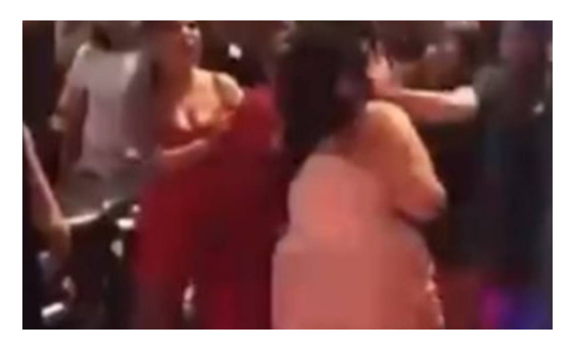 Jovem está na UTI após ser espancada durante confusão em adega em Manaus