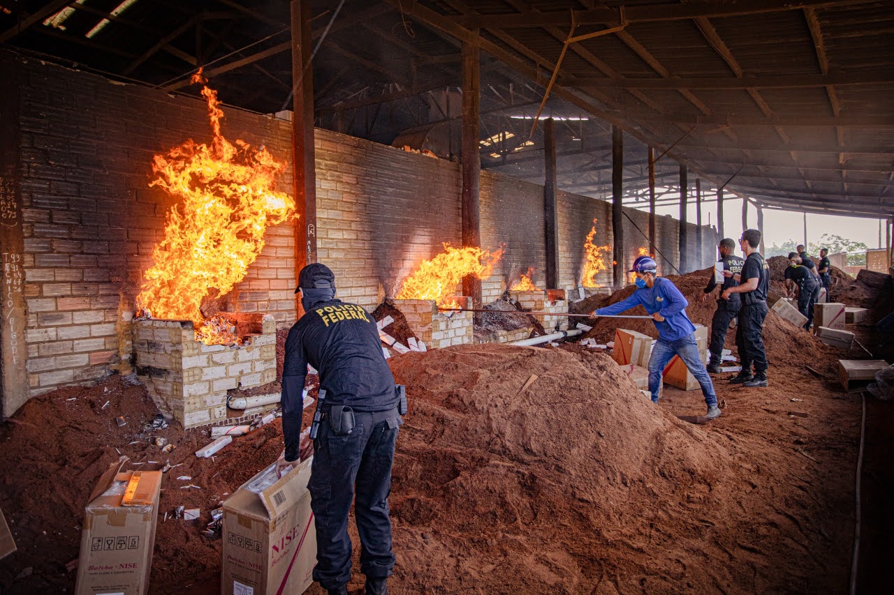 Quase meia tonelada de pasta base de cocaína é incinerada pela PF