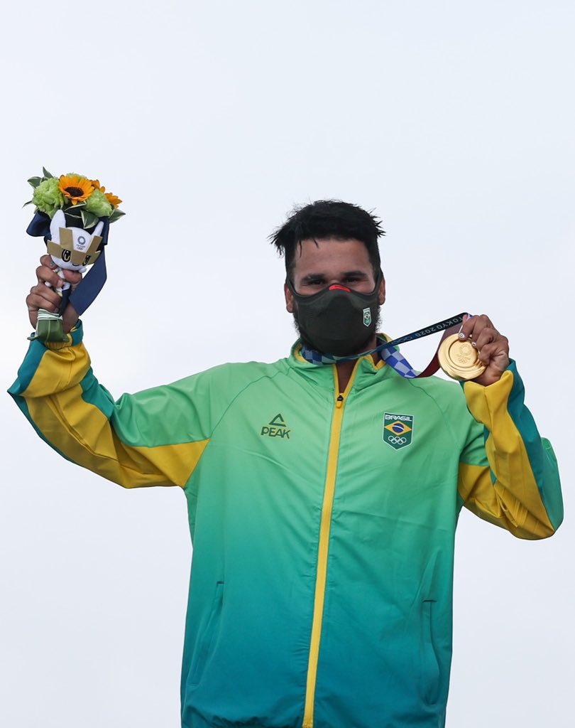 Ítalo Ferreira conquista medalha de ouro na estreia do surfe nas Olimpíadas