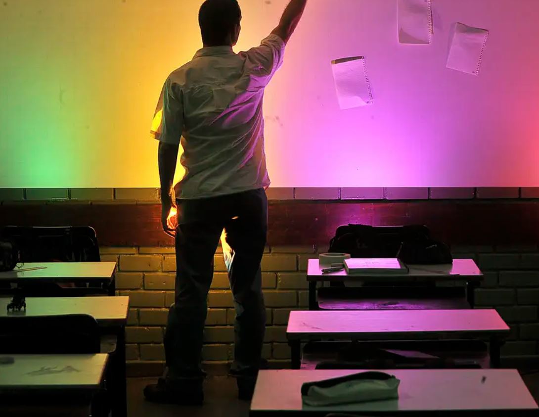 Lula sanciona lei que garante plano de carreira e jornada reduzida para professores