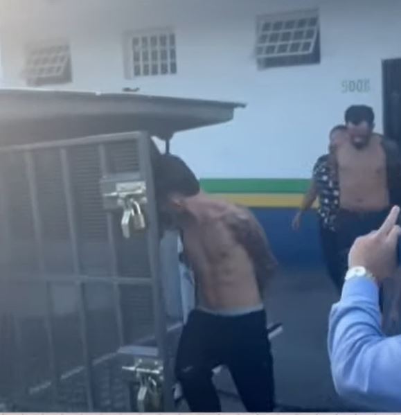 Trio é preso com carro roubado enquanto se preparava para fazer arrastões em Manaus