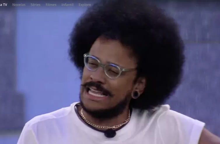 João faz denúncia de racismo ao vivo e deixa Tiago Leifert mudo