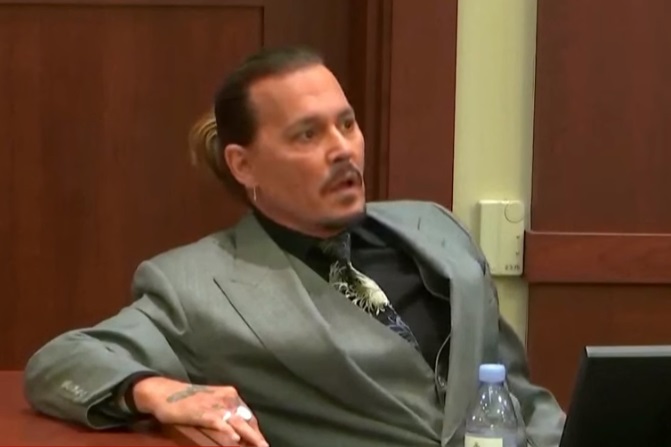 Após guerra com Amber, Johnny Depp tem novo julgamento de agressão pela frente