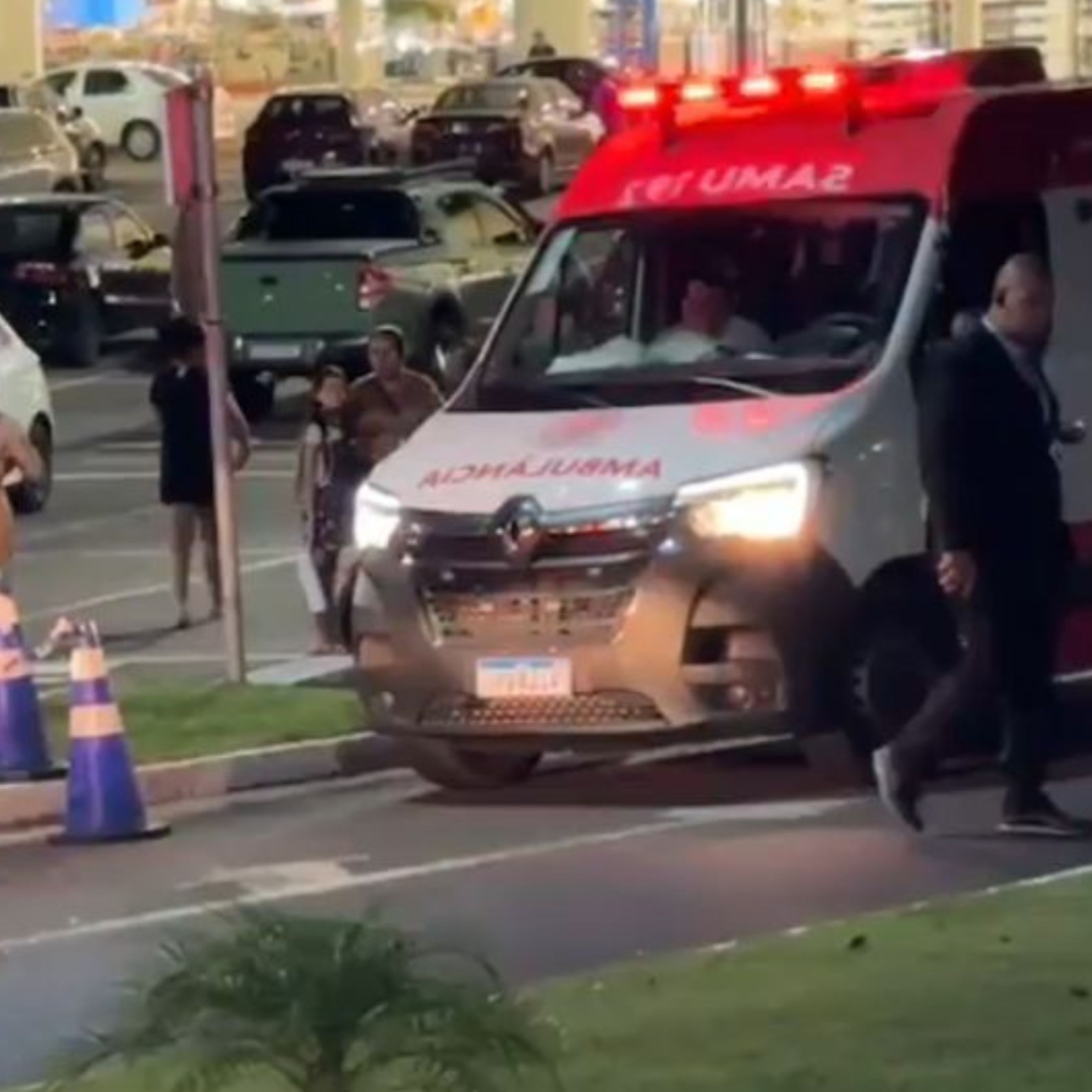 Jovem foi reanimado por socorristas após levar choque em poste no Shopping Via Norte