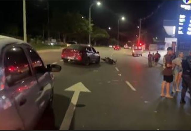 Dupla em motocicleta é arremessada em acidente em Manaus