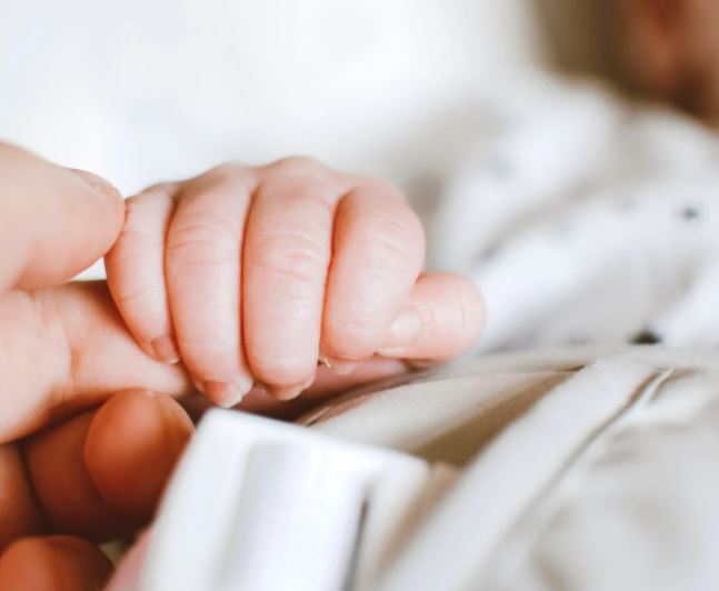 Com marcas de violência, bebê morre após ser retirado de hospital no Amazonas