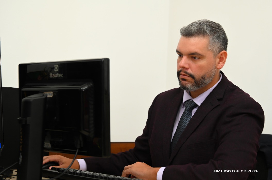 Ex-prefeito é condenado por bancar viagens de familiares com dinheiro público no Amazonas