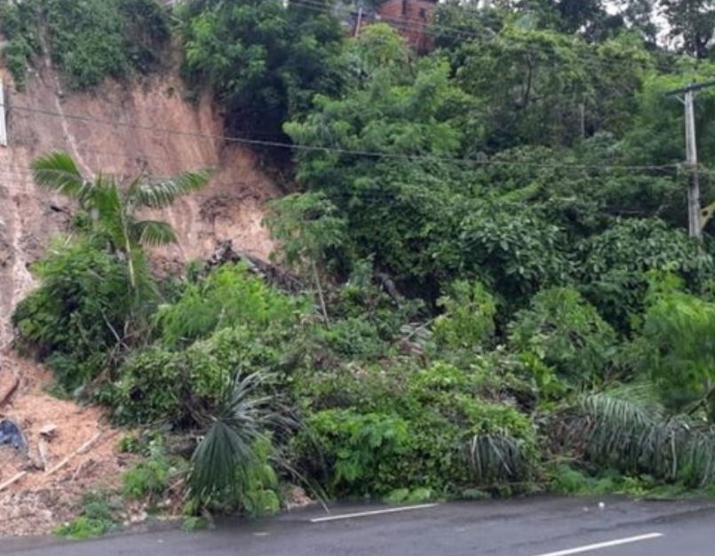 Defesa Civil alerta para riscos de deslizamentos de terra durante chuva forte em Manaus 