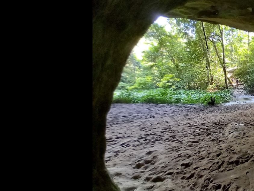 Venezuelanos são encontrados mortos dentro de gruta que é ponto turístico no Amazonas 