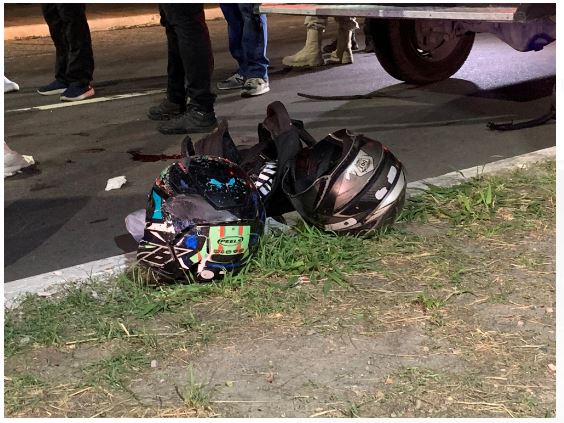 Motociclista tem crânio esmagado ao colidir com carreta em Manaus