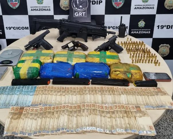 Servidor público é preso com armas e drogas em Manaus