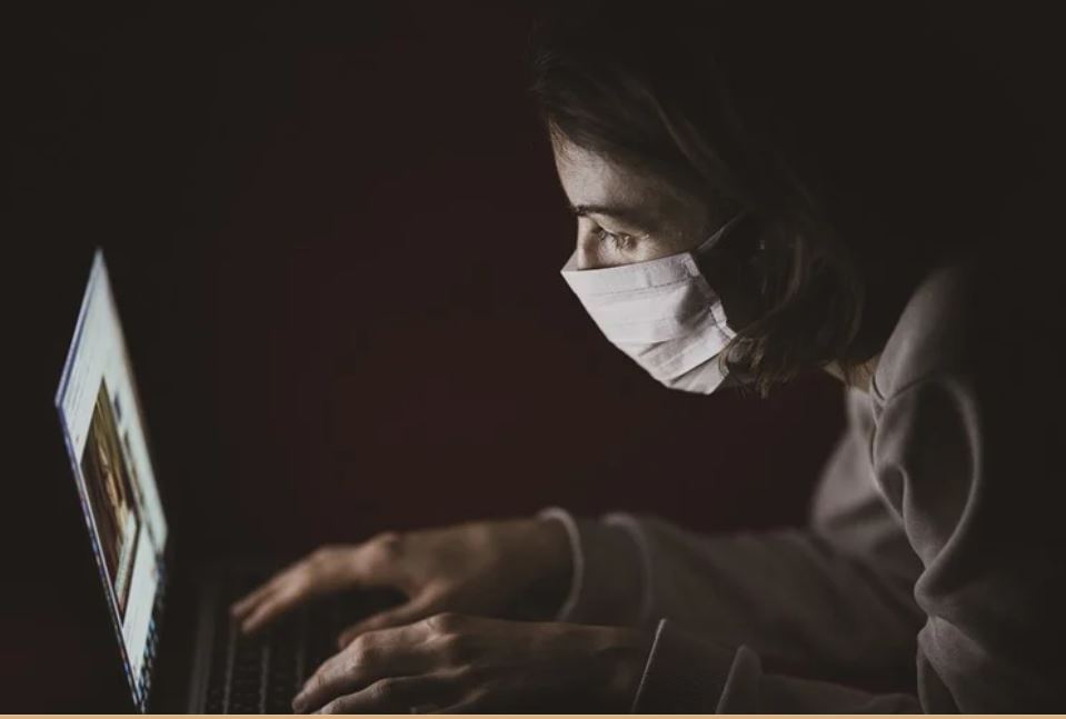 Funcionário com covid pode se afastar por até 10 dias sem atestado médico; Confira