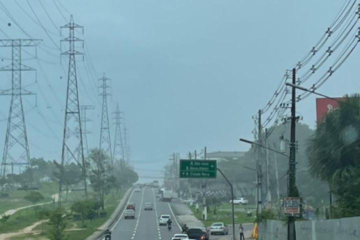 Manaus tem nevoeiro intenso e previsão de muita chuva nesta quarta-feira