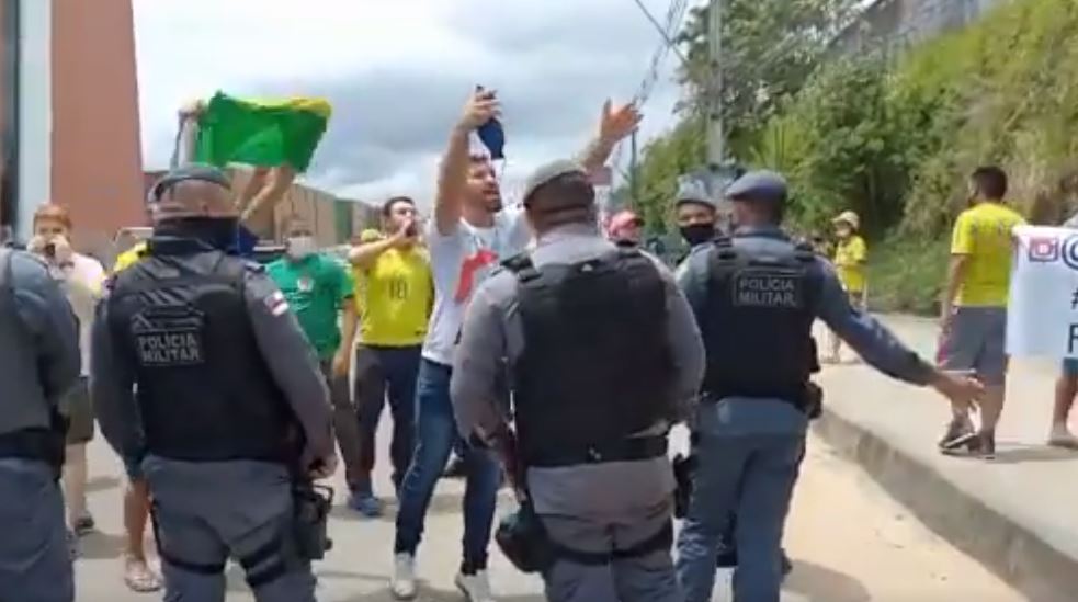 Bolsonaristas atacam apoiadores de Lula durante evento em Manaus: 'lixos'
