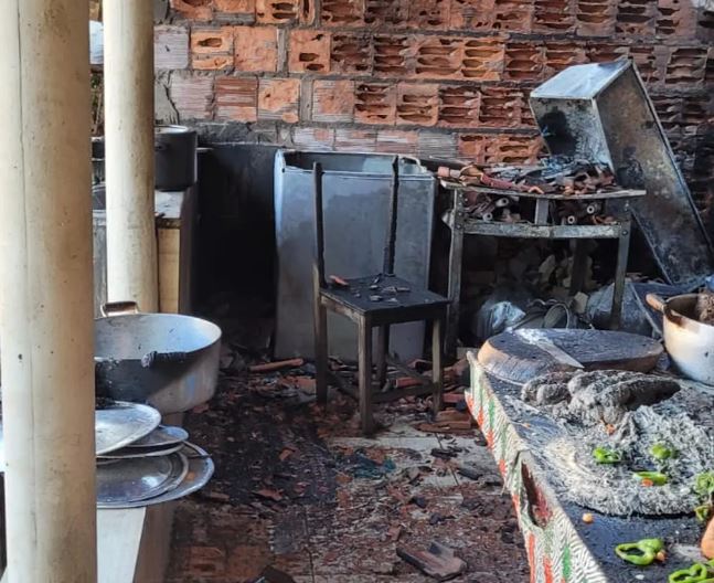 Entregador de gás fica ferido após explosão enquanto trocava botija de cliente