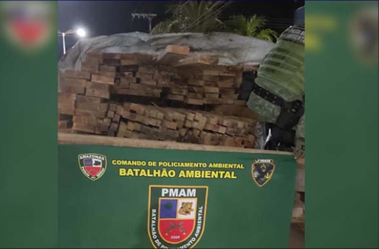 Idoso é preso ao transportar 9 metros cúbicos de madeira ilegal na rodovia AM-070