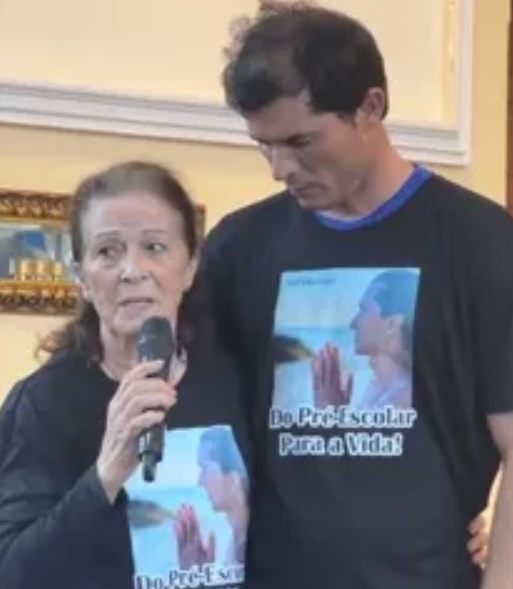‘Sei que ele já chegou ao céu’, diz mãe de Jeff Machado na despedida do ator em SC