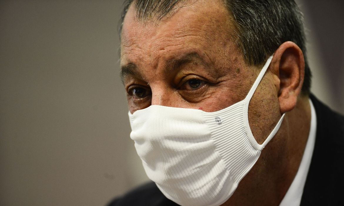 Omar Aziz reage a pedidos de arquivamento da PGR