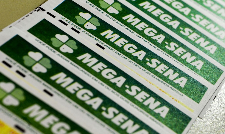 Mega-Sena volta a acumular e prêmio sobe para R$ 300 milhões; maior valor da história