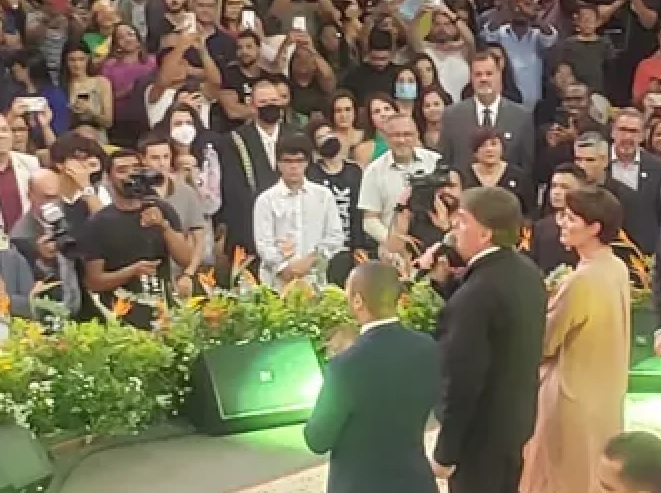 Demônio entra como ator coadjuvante nas eleições do Brasil