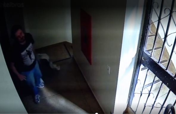 Polícia investiga se homem flagrado levando menina em mala integra rede de pedofilia