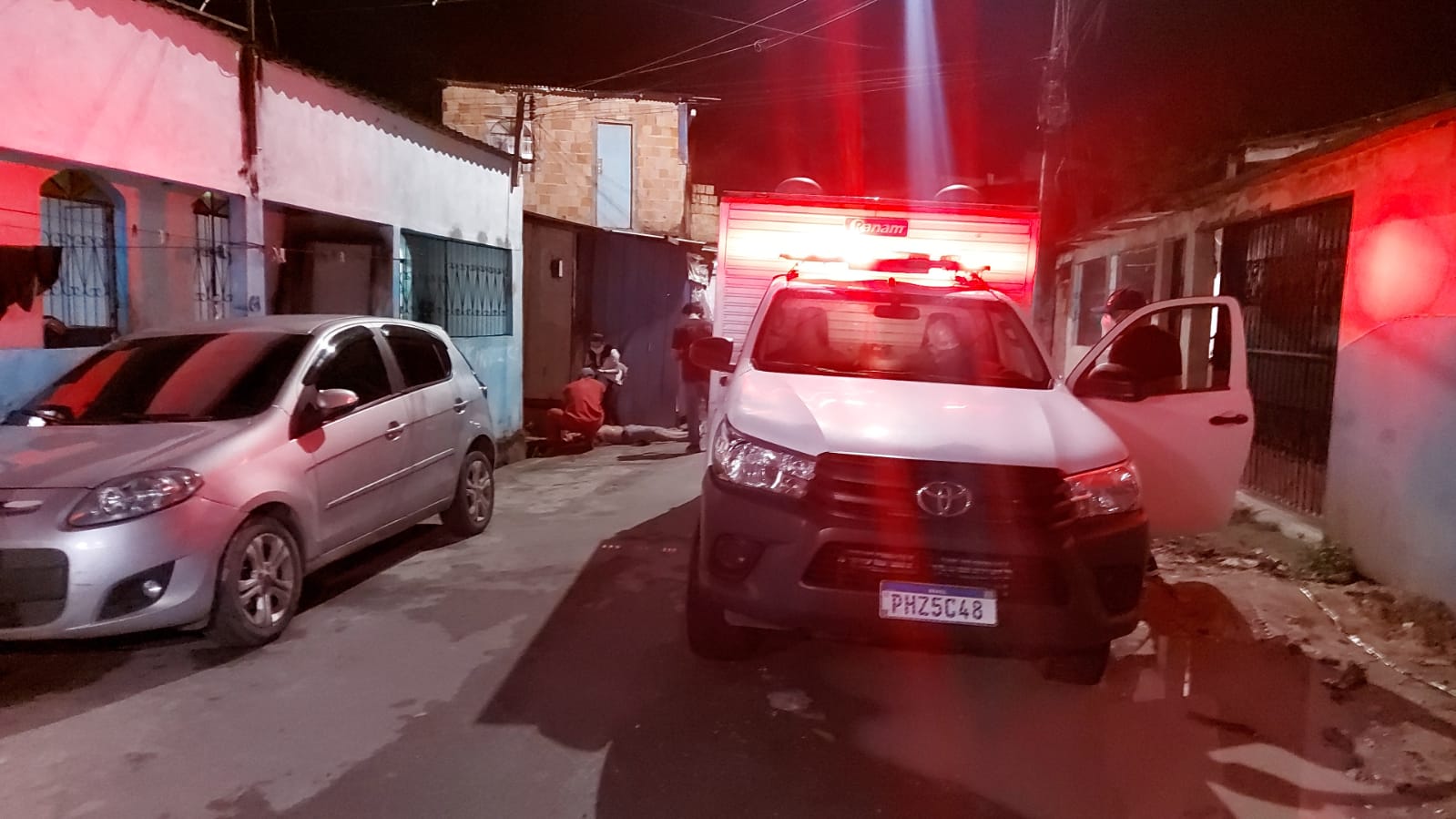 Atiradores deixam bilhete após executarem homem em rua de Manaus