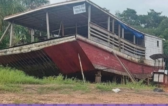 Idoso é encontrado morto dentro do barco em que morava no Amazonas; suspeito é preso
