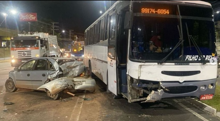 Acidente entre ônibus de integrantes de quadrilha e carro deixa feridos em Manaus
