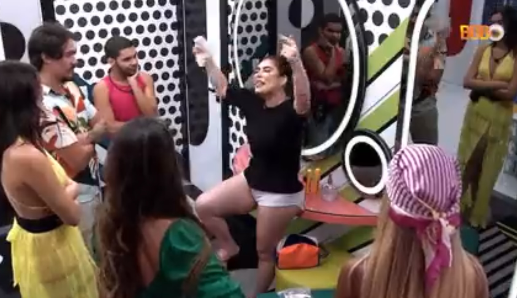 BBB 22: Sem saber da polêmica, Naiara Azevedo canta música com Marília Mendonça