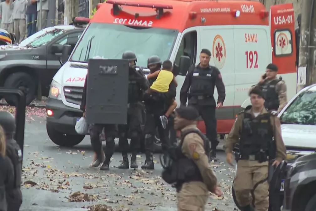 Ex-padrasto é baleado por atirador de elite após manter criança refém por mais de 16 horas