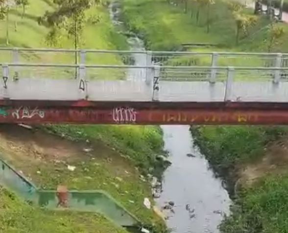 Corpo é encontrado boiando em igarapé no Centro de Manaus