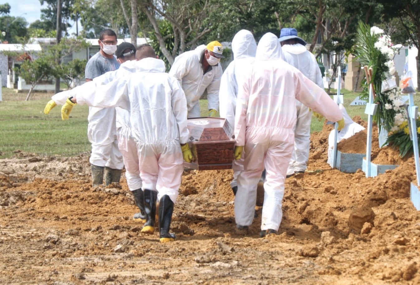 Nº de internações e mortes por covid acima dos 60 anos cai no Amazonas 