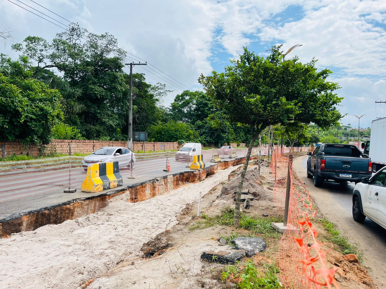 Obra da Cigás em Manaus é embargada por descumprir projeto e danificar asfalto