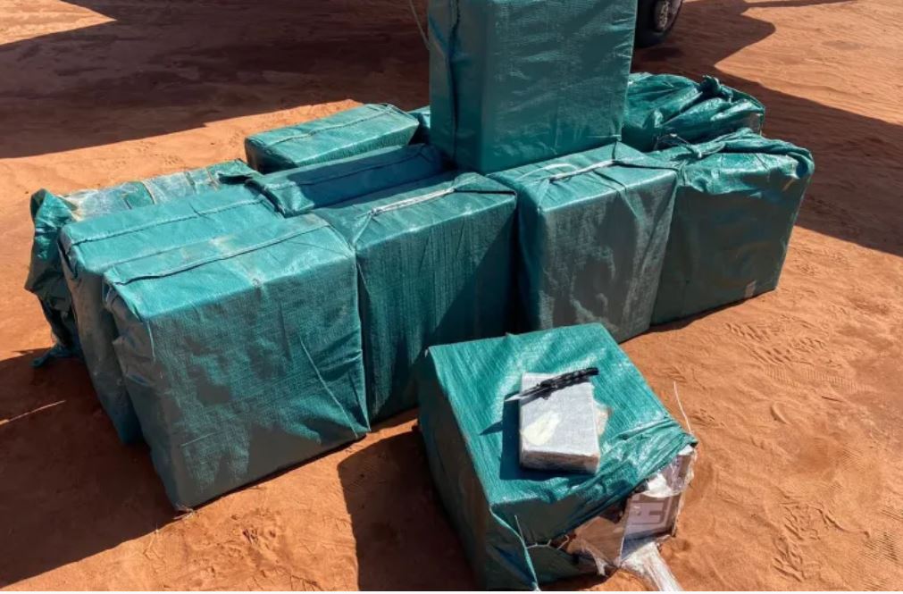 Mais de meia tonelada de drogas é apreendida após avião entrar no Brasil sem permissão