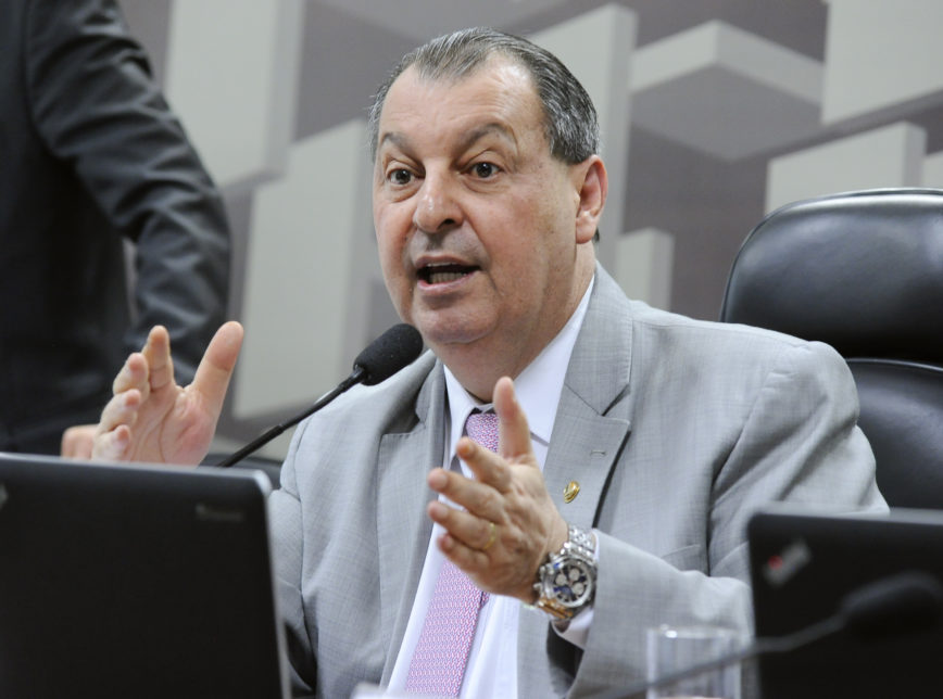 Omar Aziz defende projeto que estabelece piso salarial para enfermeiros